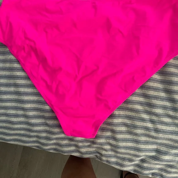 BRAND NEW Vibrant Pink Bikini Set - Picture 4 of 9